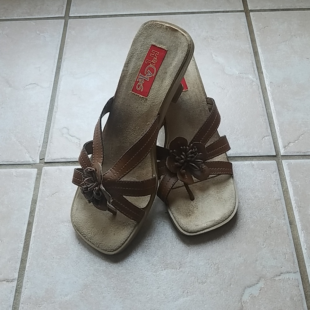 Hotcakes flower front sandals size 10